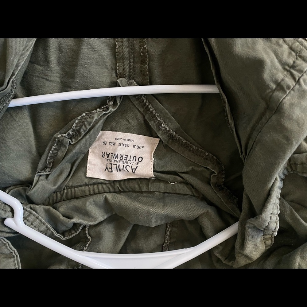 green jacket - Picture 3 of 5